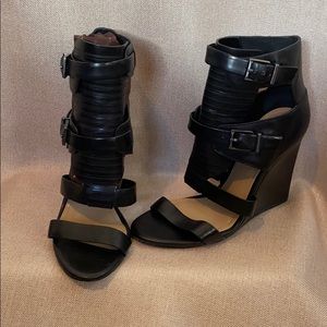 BCBGMaxAzria Black leather wedges W7 1/2